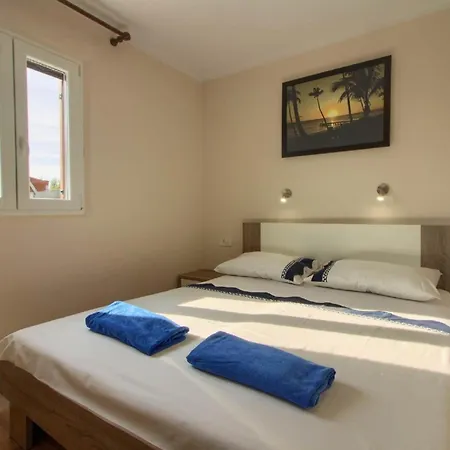 Mit Privatpool Fuer 5 Personen Ca 80 Qm In Loborika, Istrien Suedkueste Von Istrien Loborika