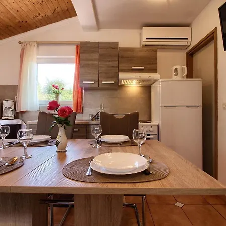 Mit Privatpool Fuer 5 Personen Ca 80 Qm In Loborika, Istrien Suedkueste Von Istrien *