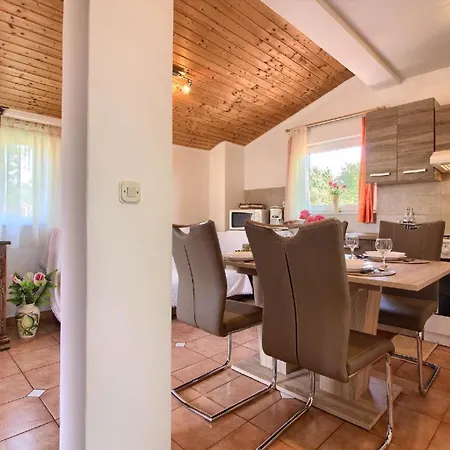 Holiday home Mit Privatpool Fuer 5 Personen Ca 80 Qm In Loborika, Istrien Suedkueste Von Istrien *