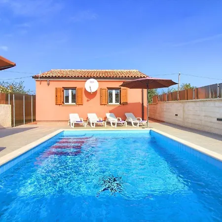 Mit Privatpool Fuer 5 Personen Ca 80 Qm In Loborika, Istrien Suedkueste Von Istrien *