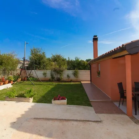 Mit Privatpool Fuer 5 Personen Ca 80 Qm In Loborika, Istrien Suedkueste Von Istrien * Loborika