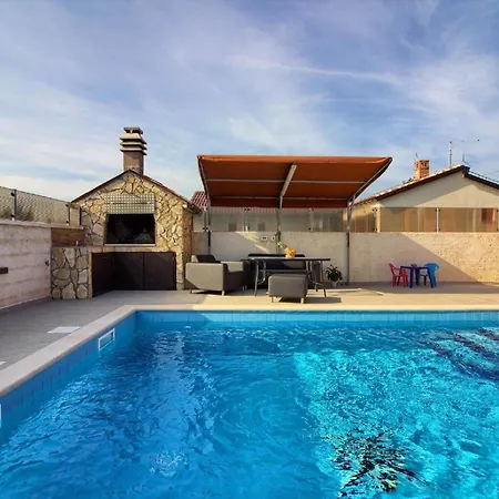 Mit Privatpool Fuer 5 Personen Ca 80 Qm In Loborika, Istrien Suedkueste Von Istrien Holiday home Loborika