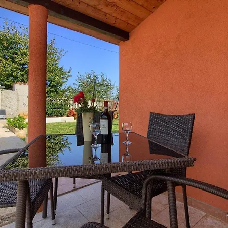 Holiday home Mit Privatpool Fuer 5 Personen Ca 80 Qm In Loborika, Istrien Suedkueste Von Istrien Loborika